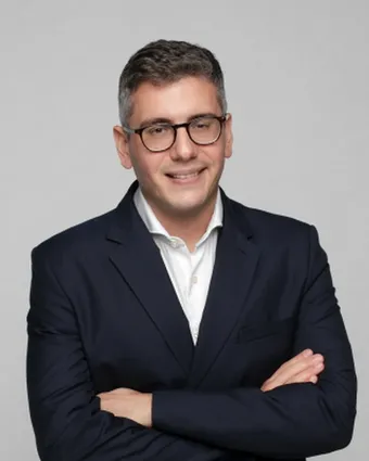 Αδάμ Μάριος Πασχαλίδης, Επικεφαλής Rythmisis Brussels @rythmisis.gr